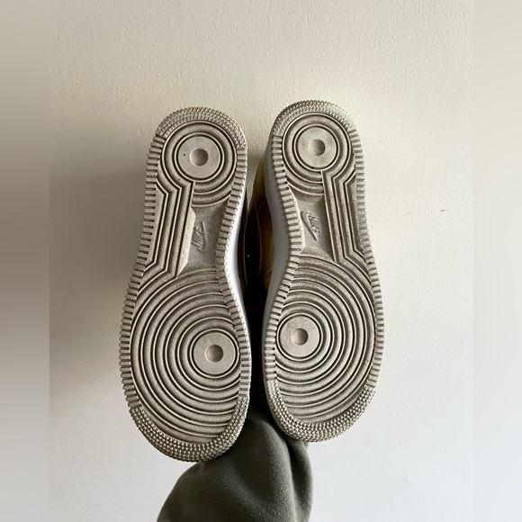 Nike Gold Women's Shoes - Picture 4 of 5